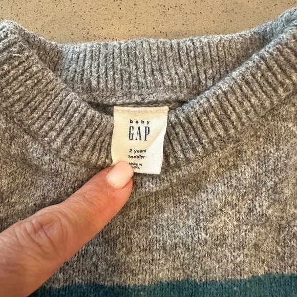 Baby GAP Grey Striped Crewneck Sweater Size 2T - Picture 3 of 4